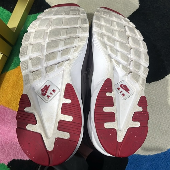 Gently used Nike shoes for men white and burgundy looks like new - Picture 6 of 7